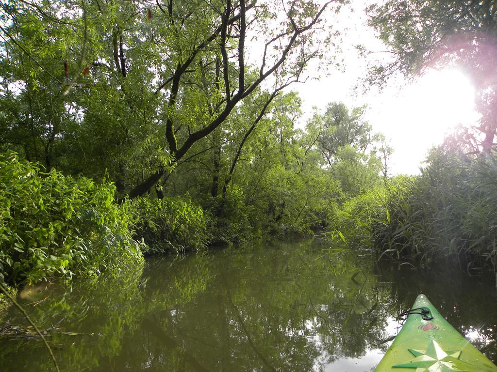 Отель De Brabantse Biesbosch Werkendam Экстерьер фото