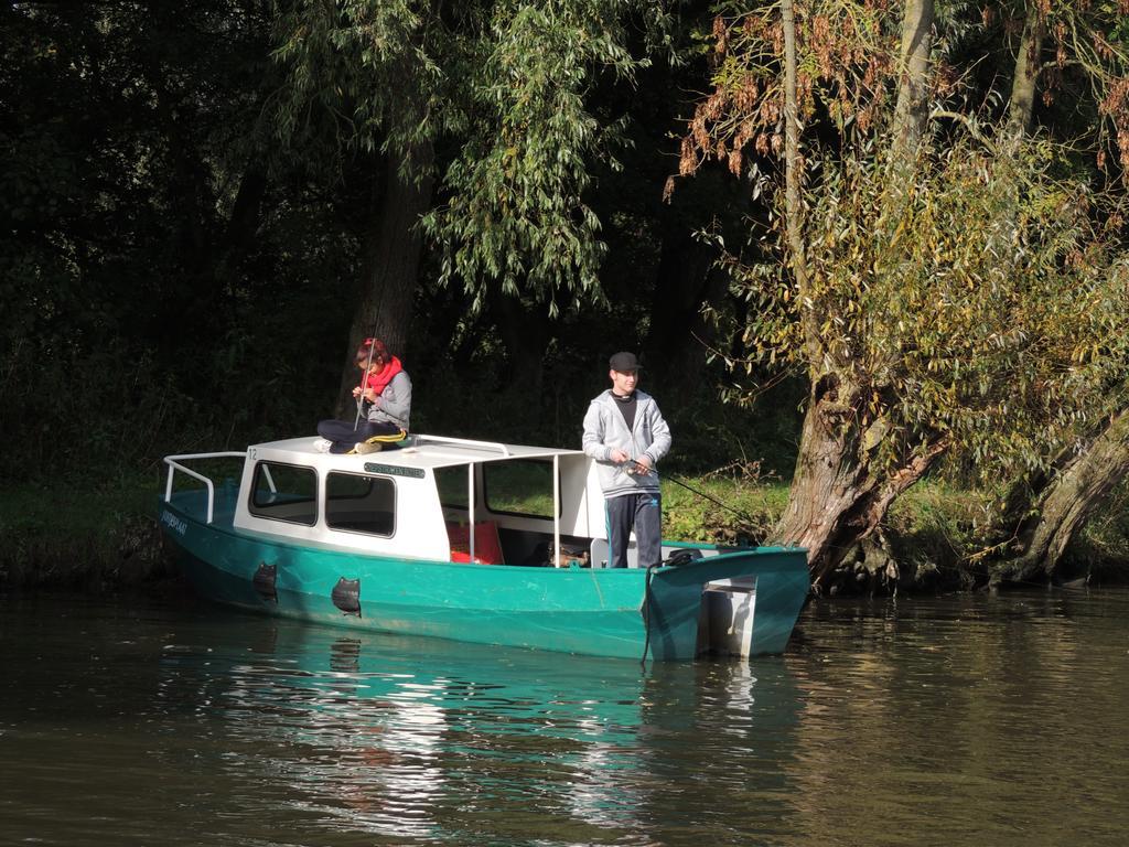 Отель De Brabantse Biesbosch Werkendam Экстерьер фото