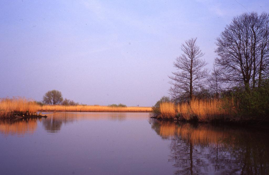 Отель De Brabantse Biesbosch Werkendam Экстерьер фото