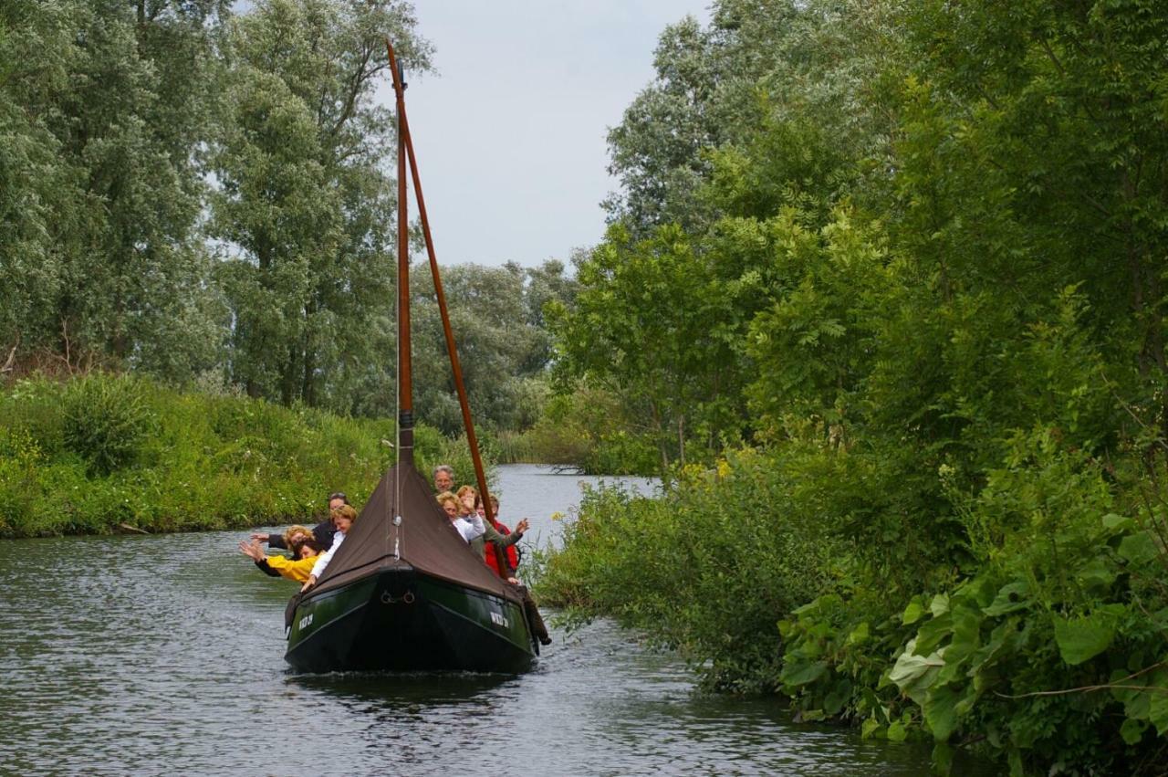 Отель De Brabantse Biesbosch Werkendam Экстерьер фото