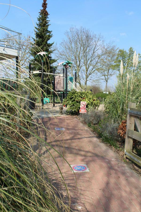 Отель De Brabantse Biesbosch Werkendam Экстерьер фото